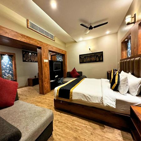 Hotel Runway Inn Pura Raghunath Bagian luar foto