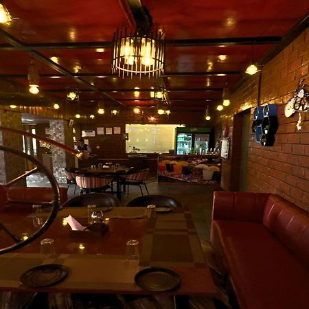 Hotel Runway Inn Pura Raghunath Bagian luar foto