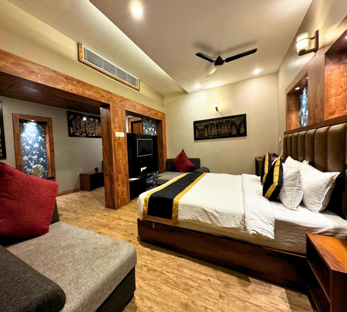 Hotel Runway Inn Pura Raghunath Bagian luar foto