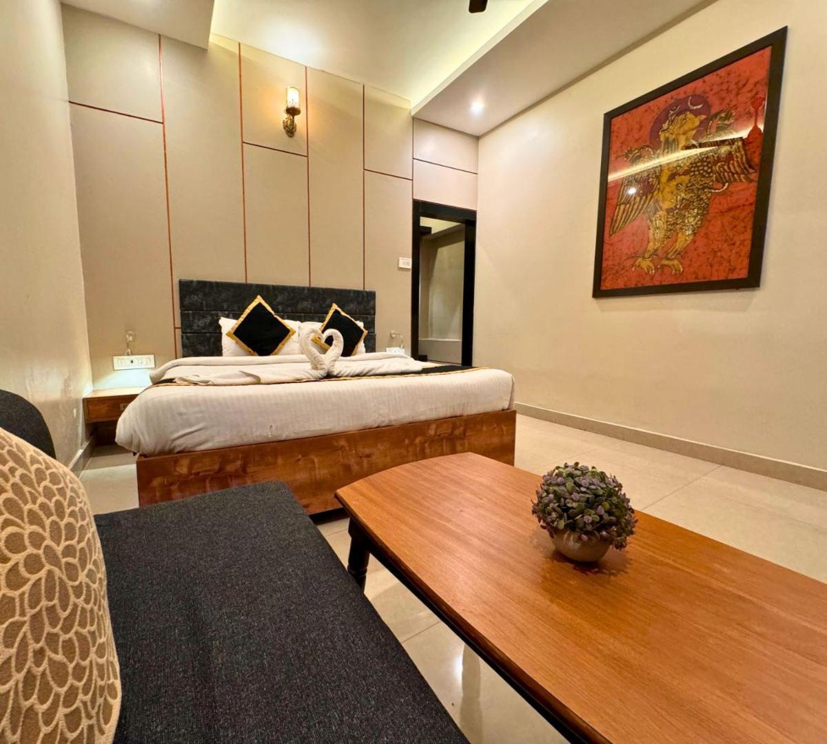Hotel Runway Inn Pura Raghunath Bagian luar foto