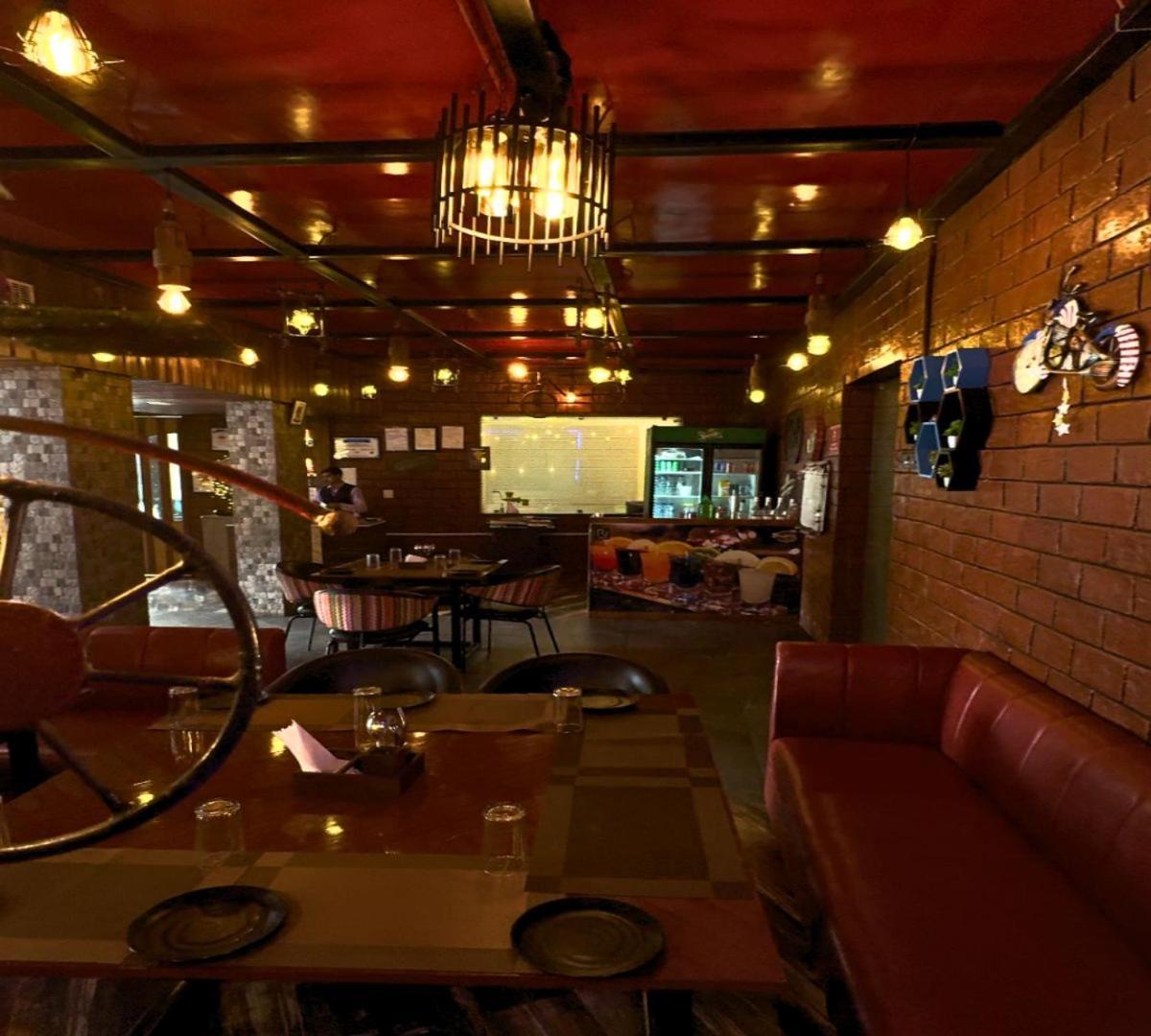 Hotel Runway Inn Pura Raghunath Bagian luar foto