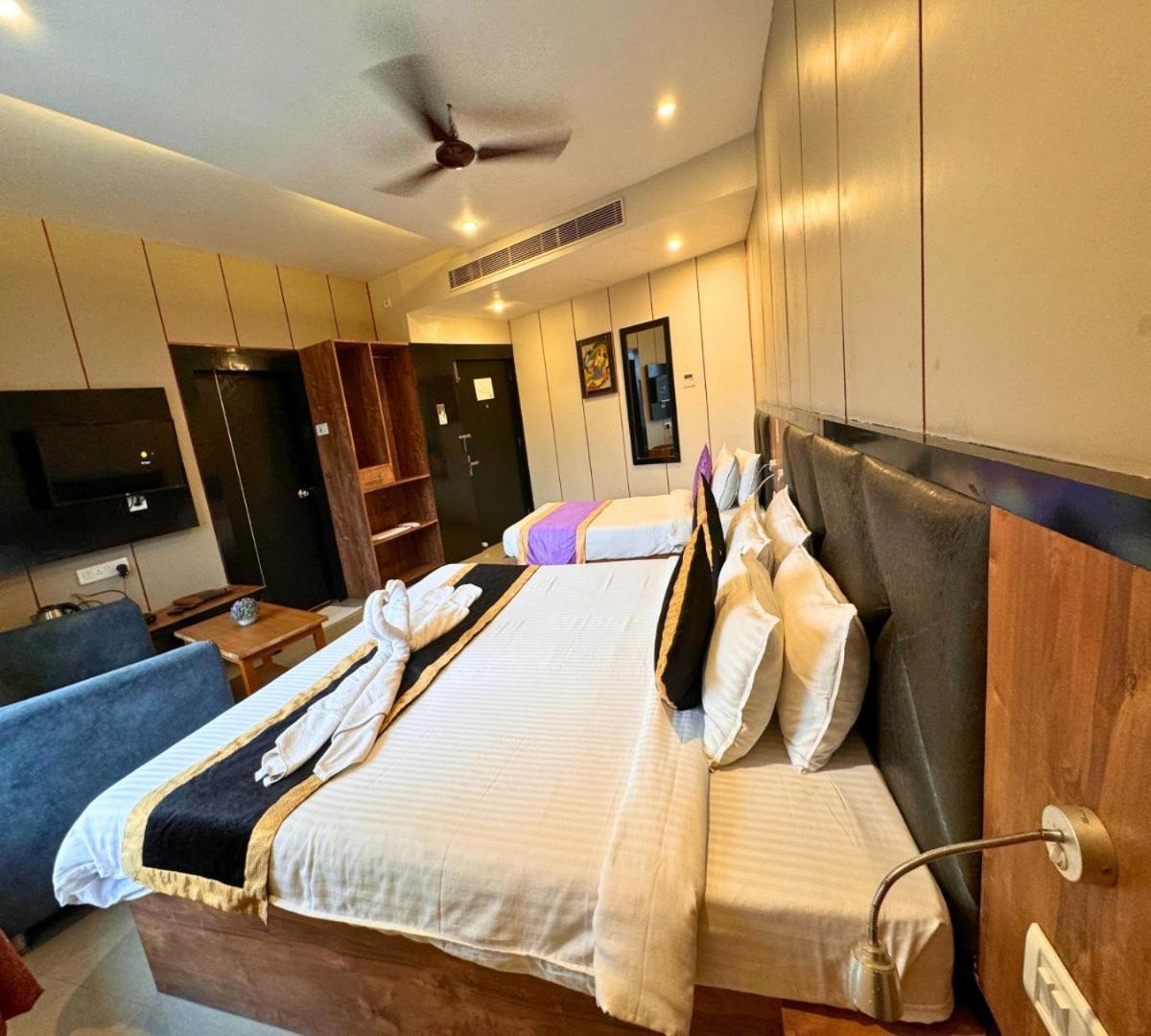 Hotel Runway Inn Pura Raghunath Bagian luar foto