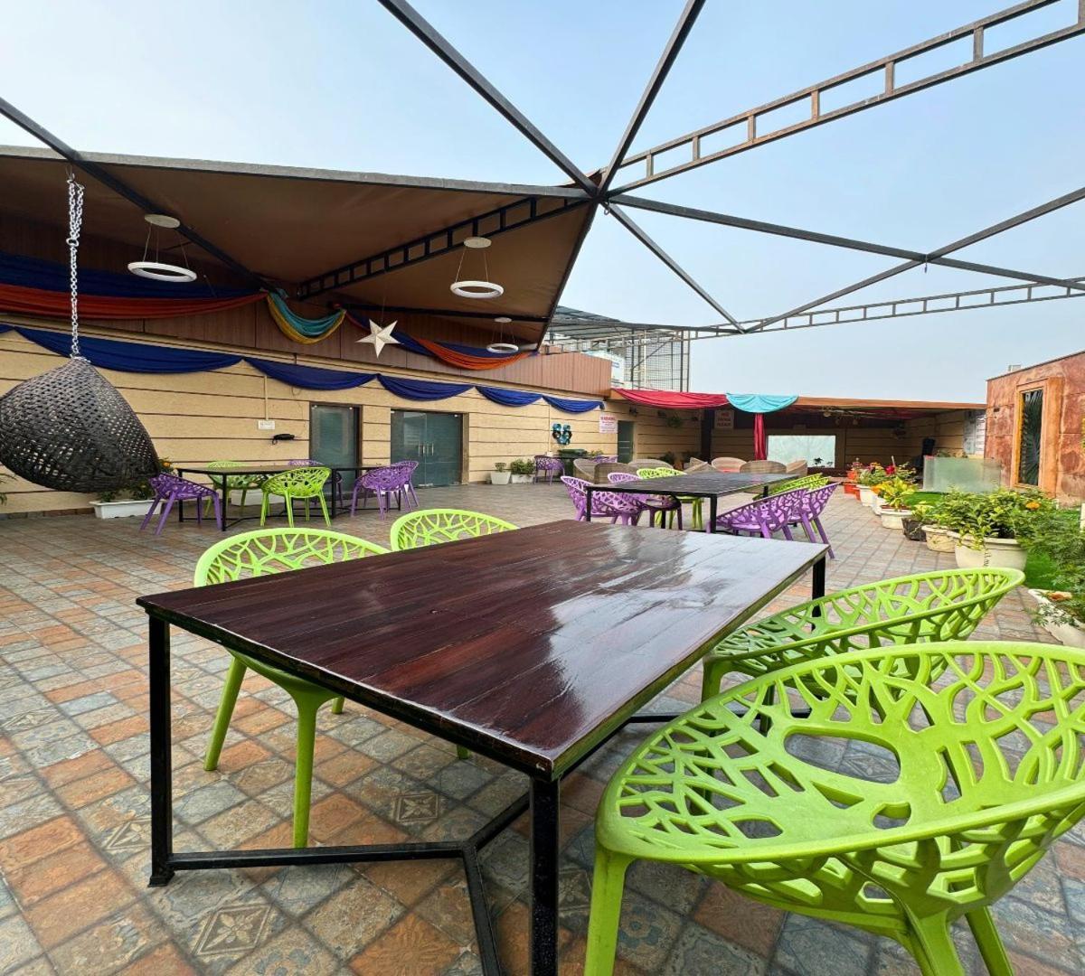 Hotel Runway Inn Pura Raghunath Bagian luar foto