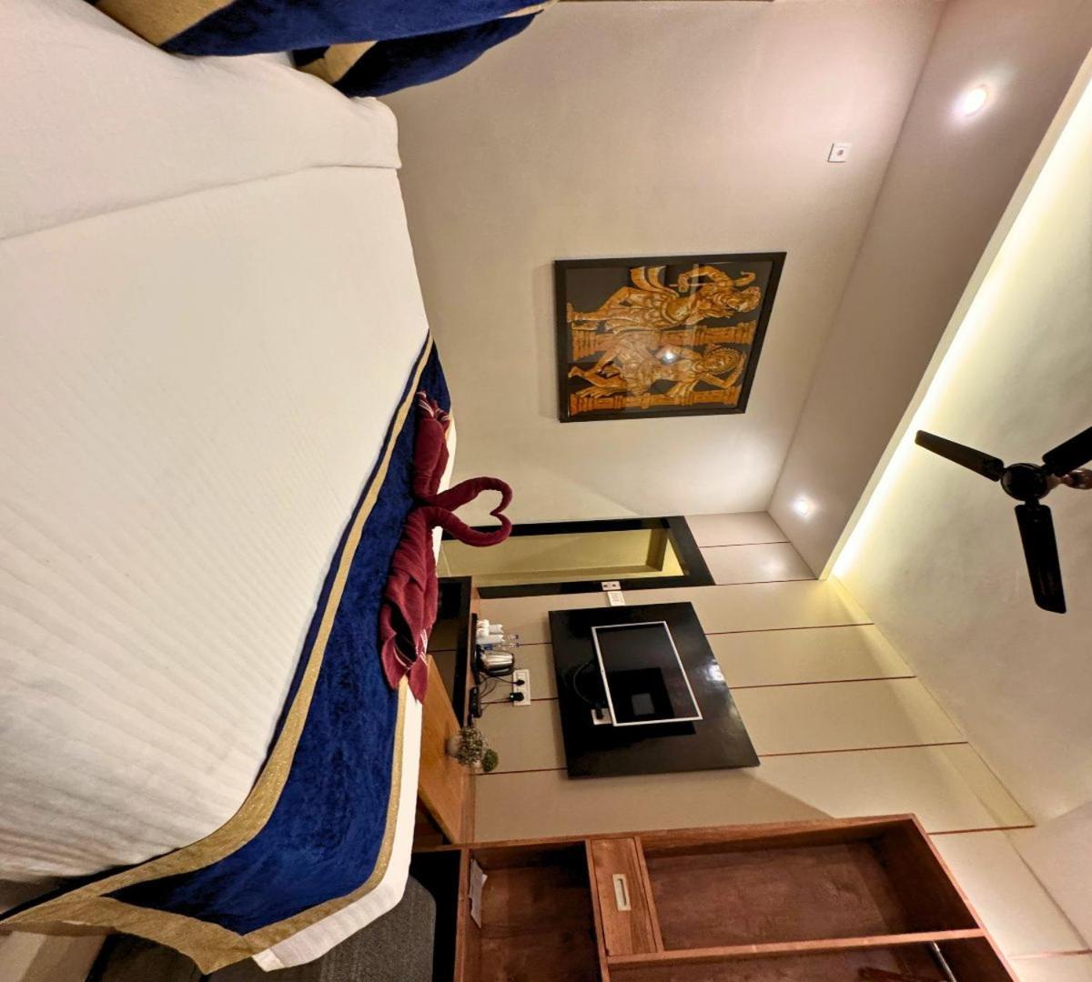 Hotel Runway Inn Pura Raghunath Bagian luar foto