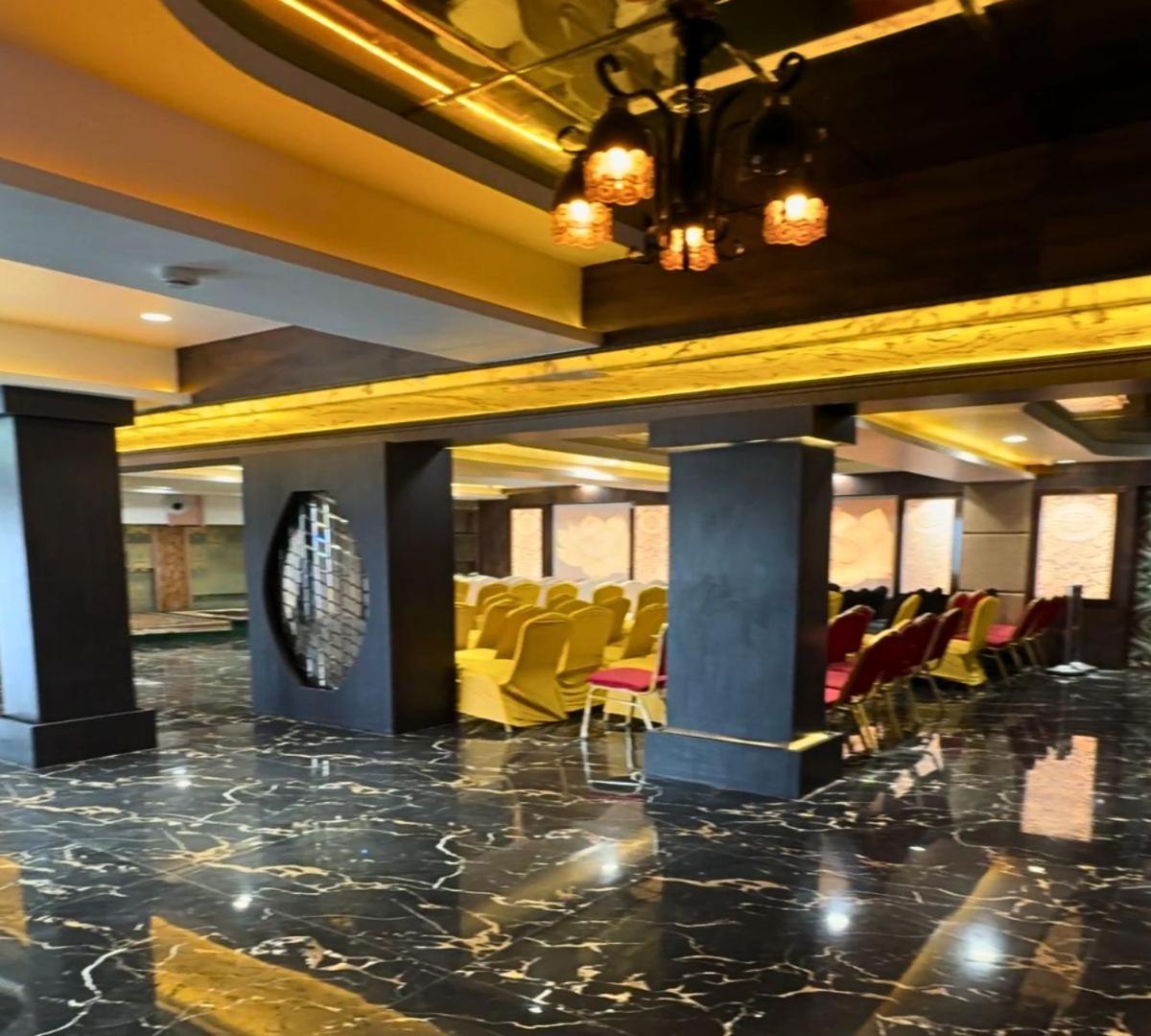 Hotel Runway Inn Pura Raghunath Bagian luar foto