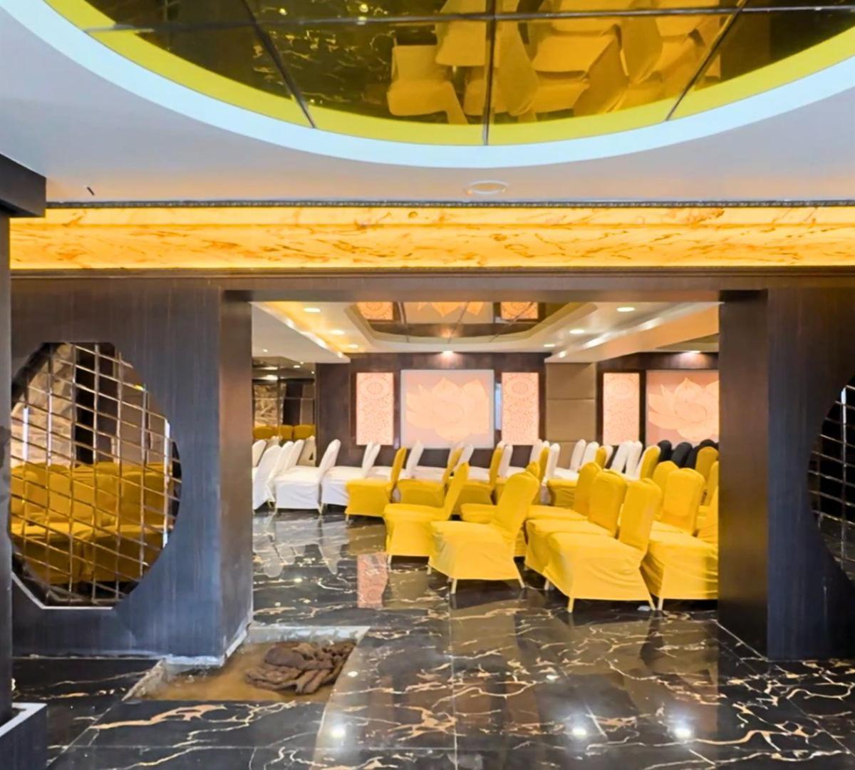 Hotel Runway Inn Pura Raghunath Bagian luar foto
